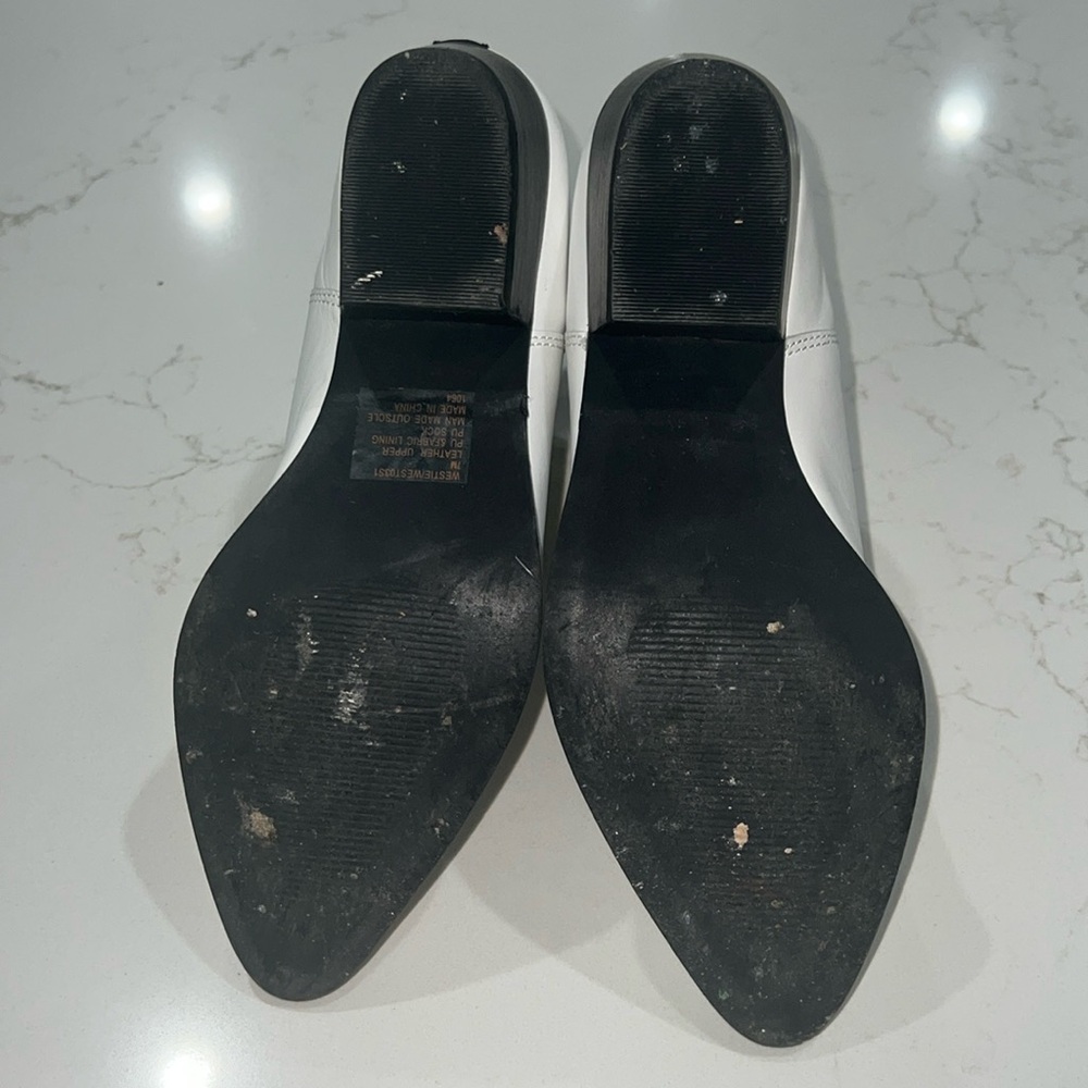 Steve Madden Rare Cowboy Style White Leather Bootie Black Heel & Star Detail Sz7 - Picture 8 of 8